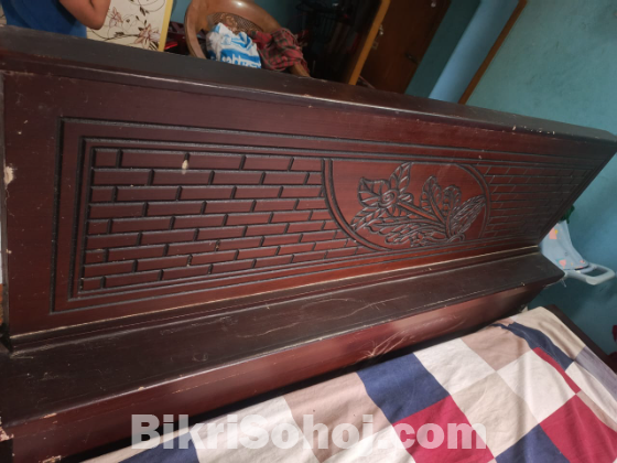 একটি বোর্ডের খাট বিক্রয় করা হইবে।